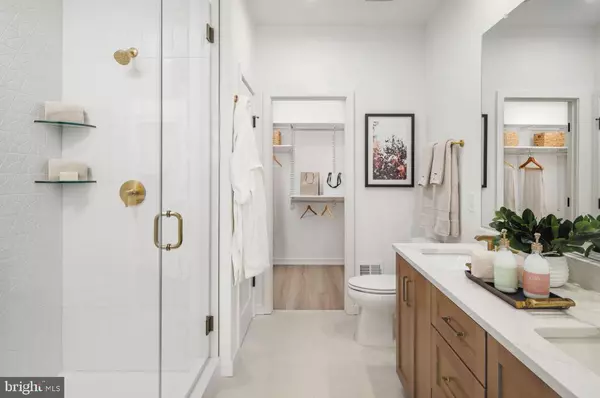 Chantilly, VA 20151,14387 GLEN MANOR DR