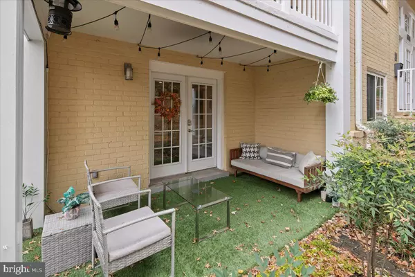 Arlington, VA 22204,4141 S FOUR MILE RUN DR #201