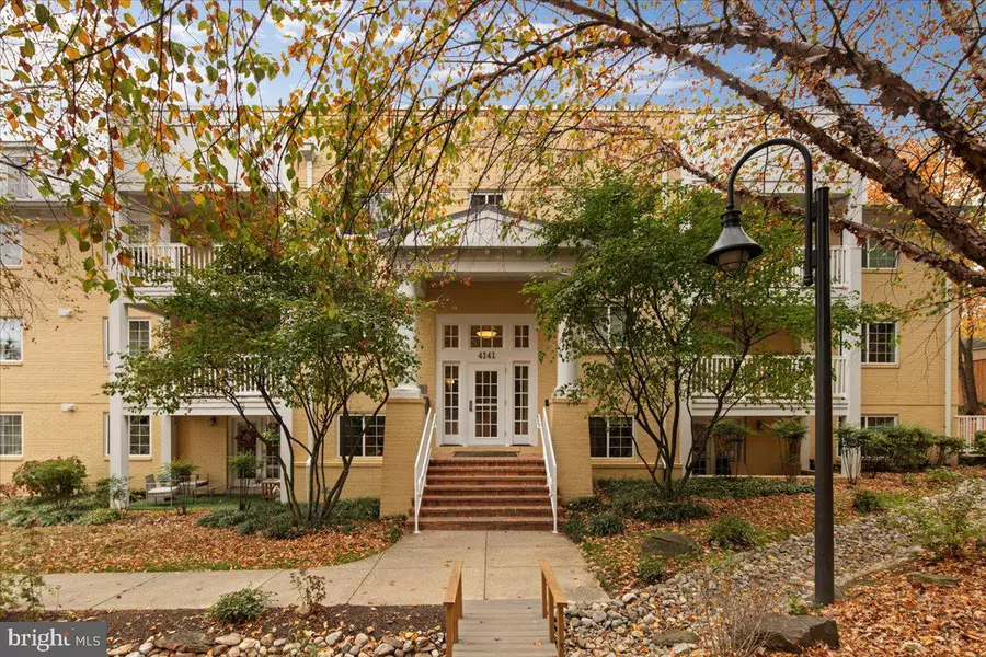 4141 S FOUR MILE RUN DR #201, Arlington, VA 22204