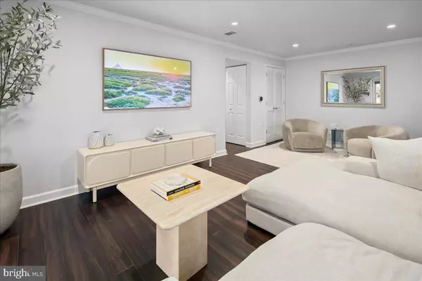 Arlington, VA 22204,4141 S FOUR MILE RUN DR #201