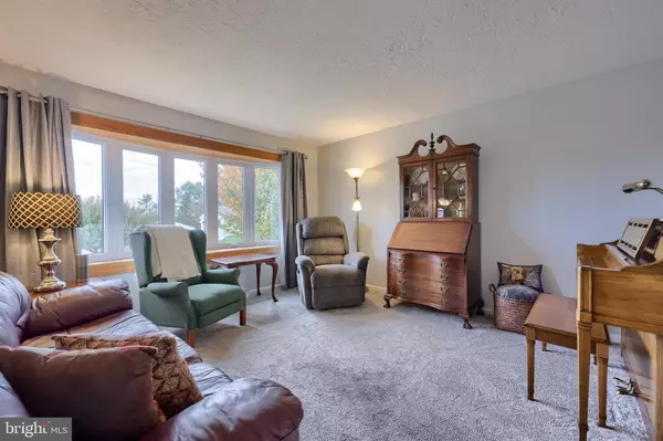 York, PA 17403,4 LOGAN HEIGHTS RD