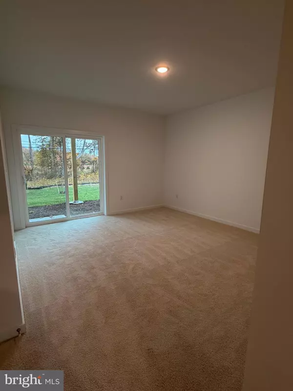 Berlin, NJ 08009,69 BASSWOOD ST