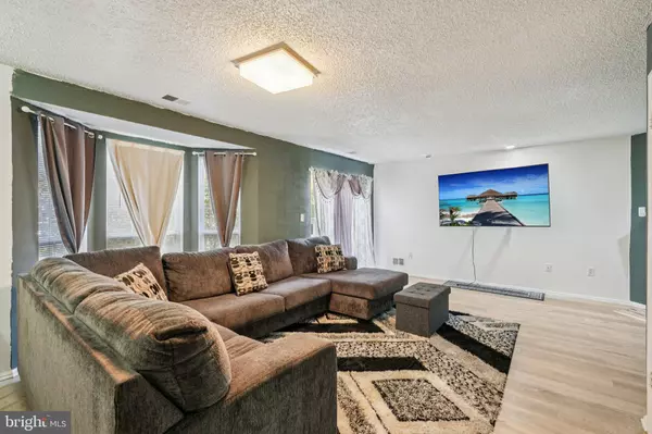 Jersey City, NJ 07305,21 COTTONWOOD ST #21