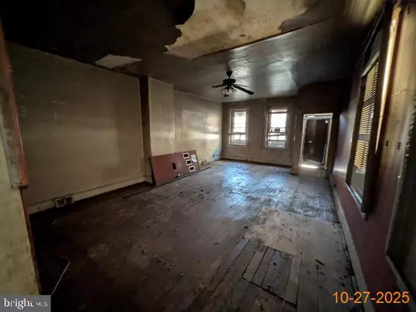 Camden, NJ 08104,936 MECHANIC ST