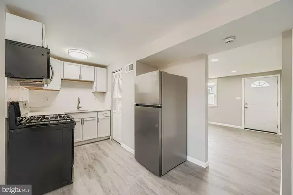 Baltimore, MD 21222,2007 DINEEN DR