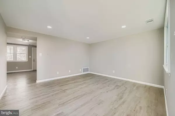 Baltimore, MD 21222,2007 DINEEN DR