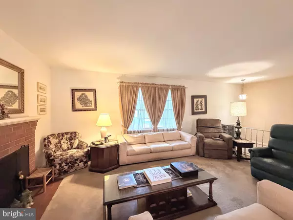 Vienna, VA 22181,9921 WOODROW ST