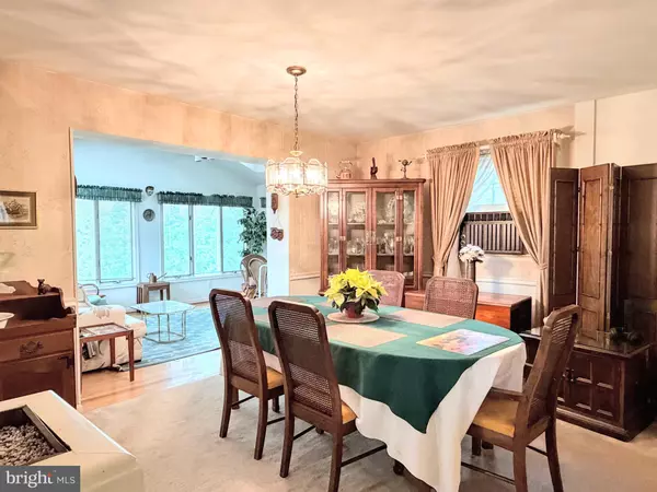 Vienna, VA 22181,9921 WOODROW ST