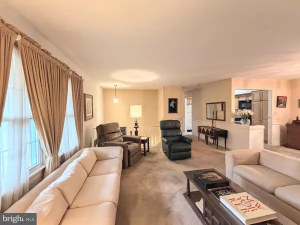 Vienna, VA 22181,9921 WOODROW ST