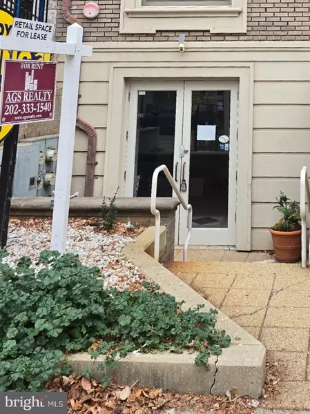 1635 R ST NW, Washington, DC 20009