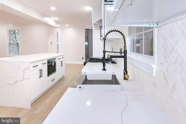 Ashburn, VA 20147,21111 DEEP FURROW CT