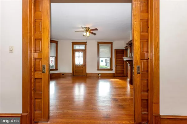 Myersville, MD 21773,406 MAIN