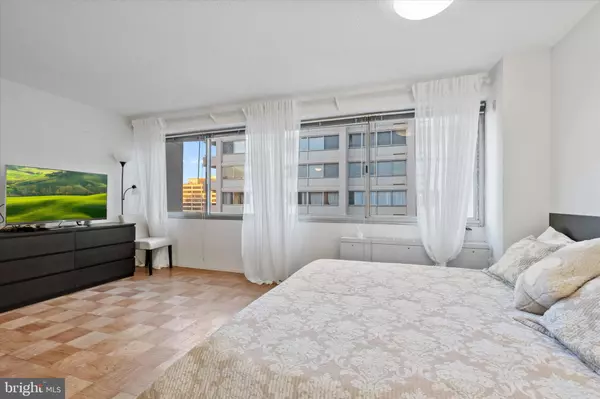 Chevy Chase, MD 20815,5500 FRIENDSHIP BLVD #2124N