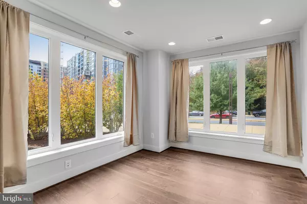 Bethesda, MD 20817,6940 ROCKLEDGE DR