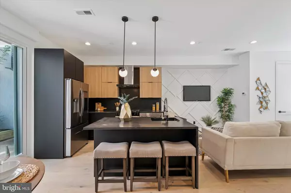 Philadelphia, PA 19147,303 PEMBERTON ST