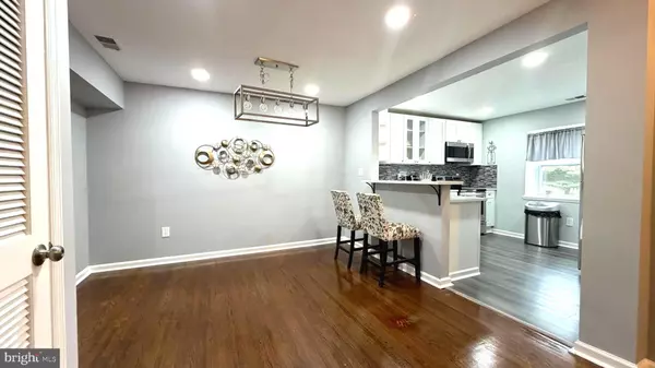 Hamilton, NJ 08690,212 SILVER CT