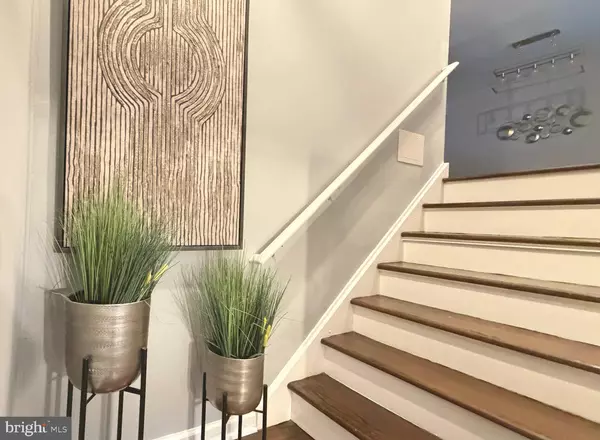 Hamilton, NJ 08690,212 SILVER CT