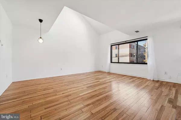 Philadelphia, PA 19130,855 N 28TH ST #B