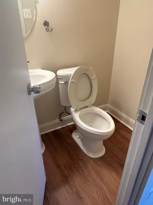 Fairfax, VA 22030,10142 FAIR WOODS DR