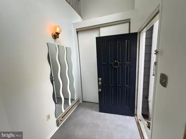 Reston, VA 20191,1898-B VILLARIDGE DR #1898 B