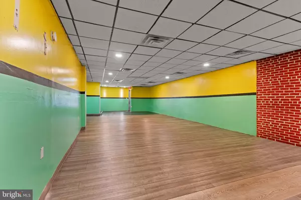 Trenton, NJ 08608,318 S BROAD ST