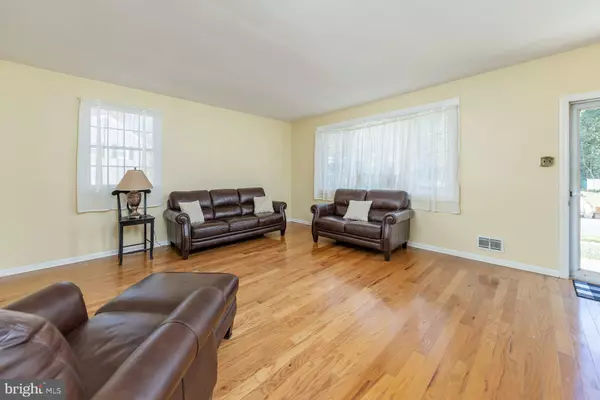 West Deptford, NJ 08096,10 MEADOW LN