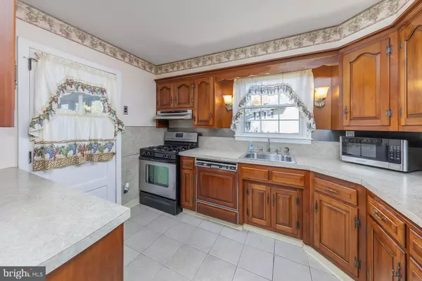 West Deptford, NJ 08096,10 MEADOW LN