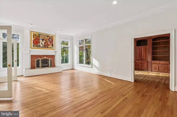 Oakton, VA 22124,3010 WESTHURST CT