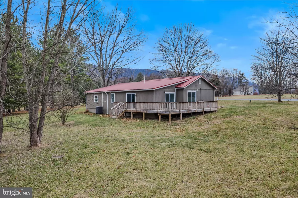 Great Cacapon, WV 25422,852 STELLAR WAY