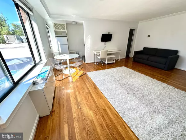 Washington, DC 20016,5112 MACARTHUR BLVD NW #201