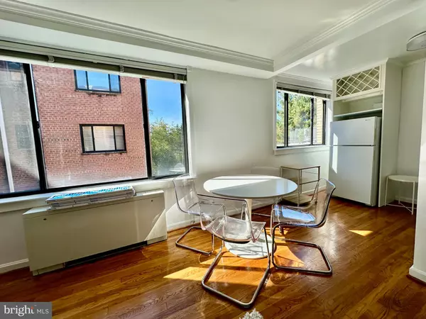 Washington, DC 20016,5112 MACARTHUR BLVD NW #201