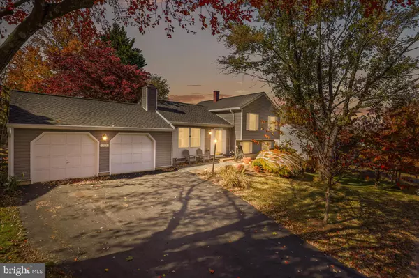 207 N LAURA ANNE DR, Sterling, VA 20164