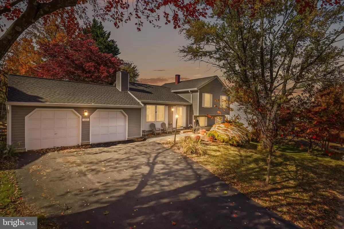 Sterling, VA 20164,207 N LAURA ANNE DR