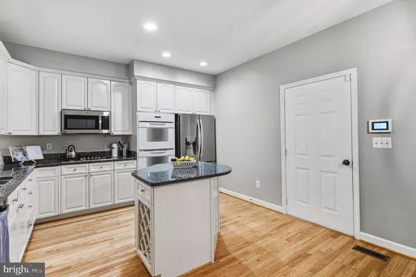 Reston, VA 20190,1919 LOGAN MANOR DR