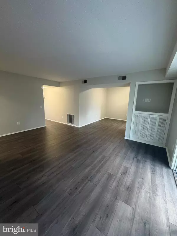 Leesburg, VA 20175,118 FORT EVANS RD SE #C