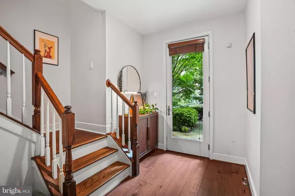 Arlington, VA 22209,1811 14TH ST N #C104