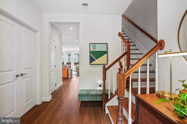 Arlington, VA 22209,1811 14TH ST N #C104