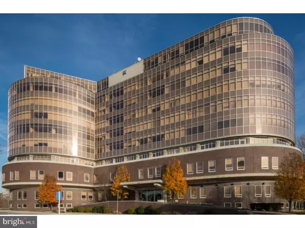 Philadelphia, PA 19106,201-8 N 8TH ST #703