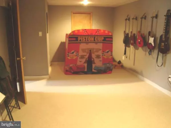 Manassas, VA 20110,8616 DUTCHMAN CT