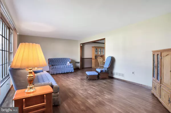 Hamilton, NJ 08619,20 MORO DR