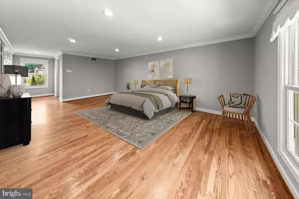 Potomac, MD 20854,10712 GAINSBOROUGH RD