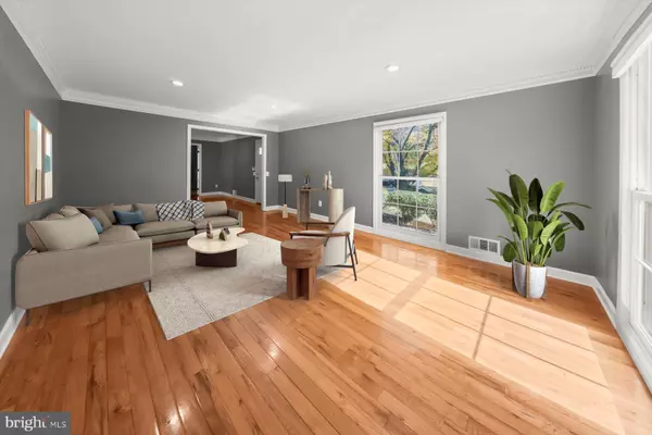 Potomac, MD 20854,10712 GAINSBOROUGH RD