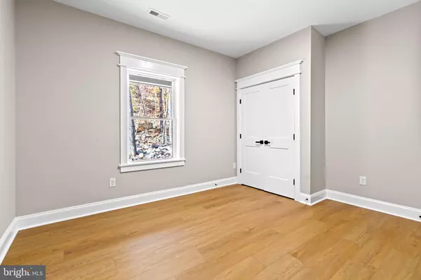 Berkeley Springs, WV 25411,89 PARKSIDE TER