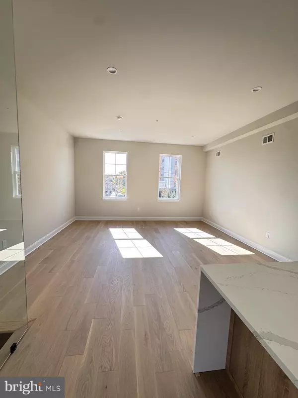 Philadelphia, PA 19131,4010 MARILYN DR