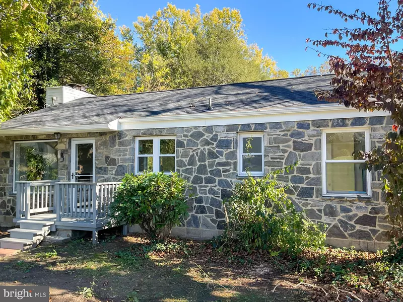 8 MEADOWVIEW AVE, Lancaster, PA 17602