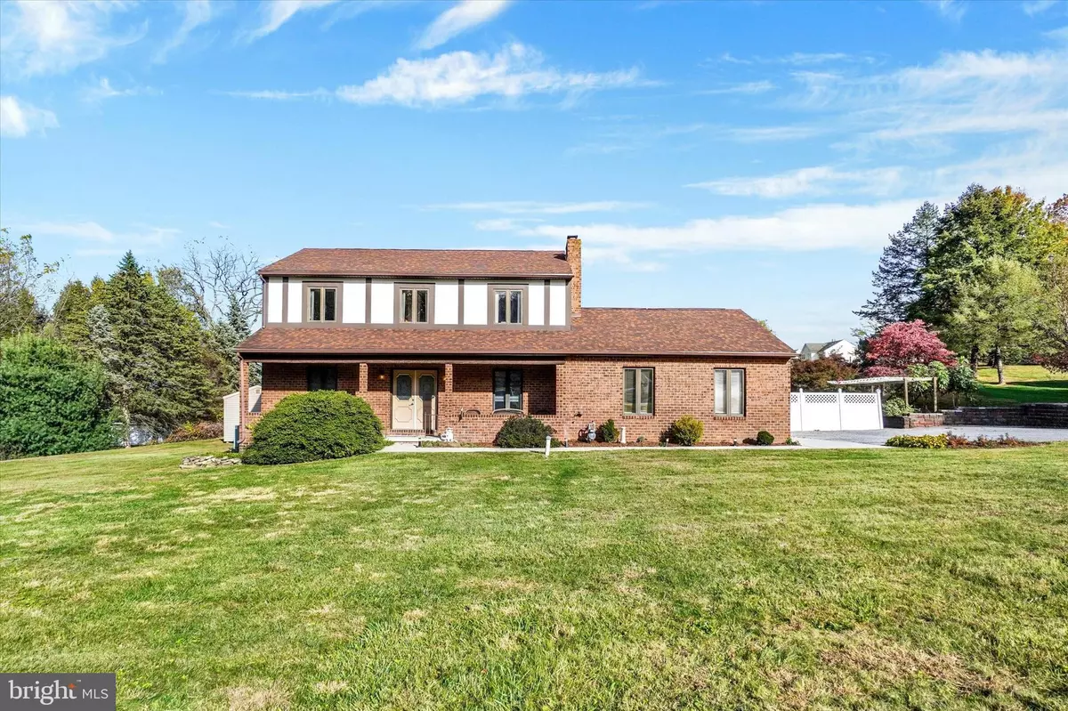 York, PA 17402,904 CRANBERRY LN