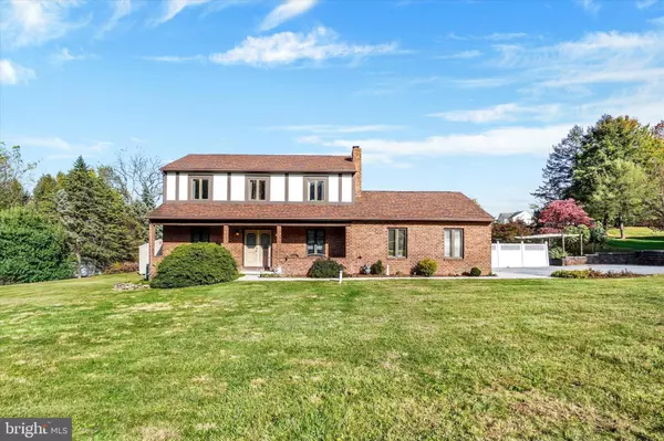 904 CRANBERRY LN, York, PA 17402