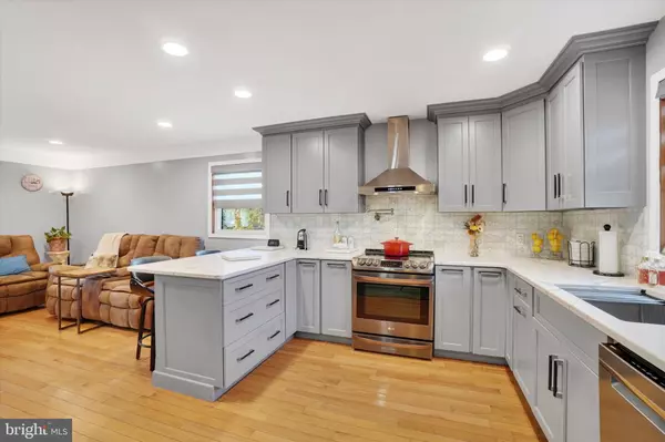 York, PA 17402,904 CRANBERRY LN