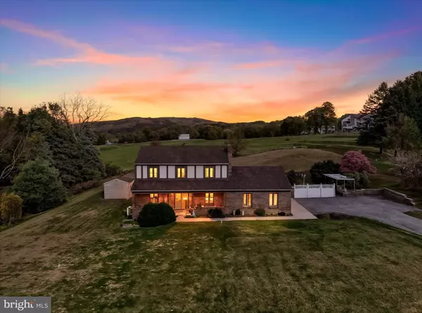 York, PA 17402,904 CRANBERRY LN