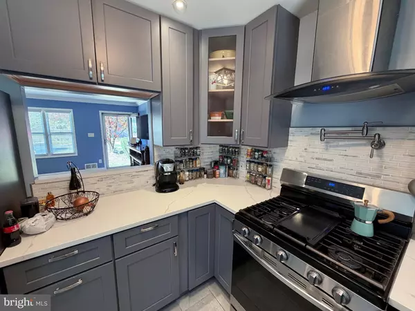 Capitol Heights, MD 20743,708 IONA TER